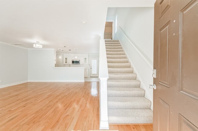 Photo - 738 Redwing Pl Dr