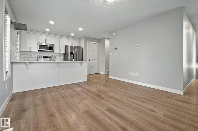 Photo - 1530 Tamarack Blvd NW