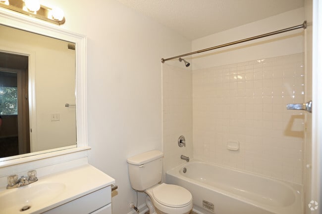 Apartamento renovado de 2 dormitorios y 1 baño.