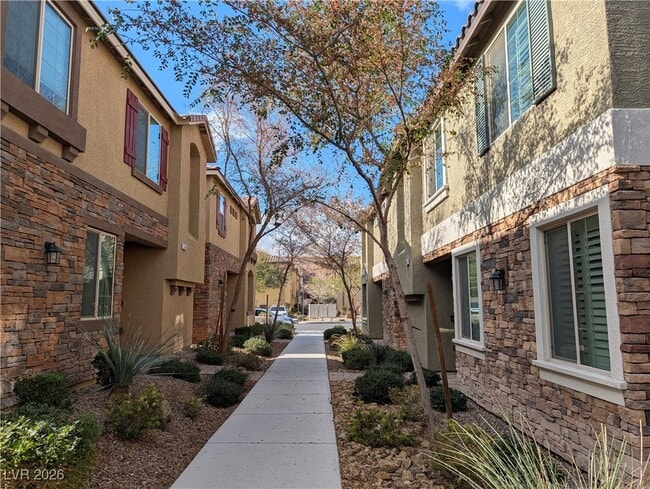 Photo - 6114 Scarlet Leaf St