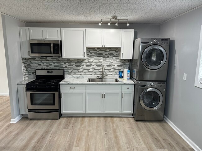 Building Photo - 3830 Arquette Dr