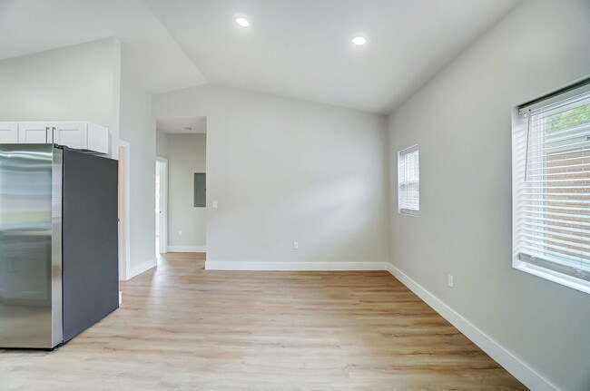 Photo - 3719 Kirkup Ave