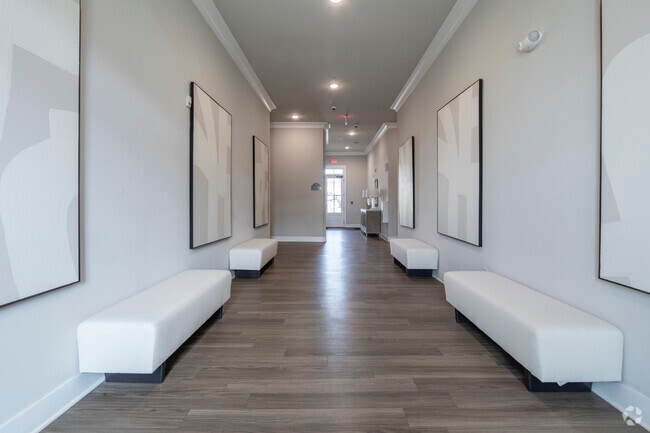 1BR, 1BA - 885SF Lobby