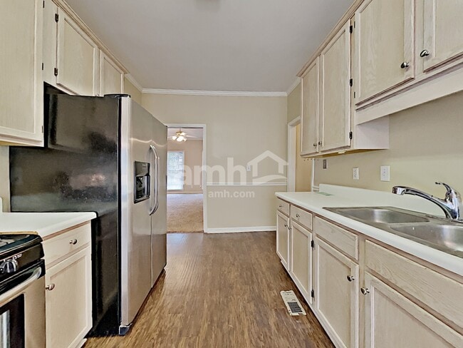 Photo - 1302 Dungan Dr NW