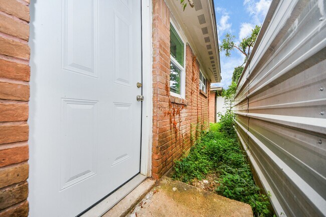 Photo - 5441 Minden St