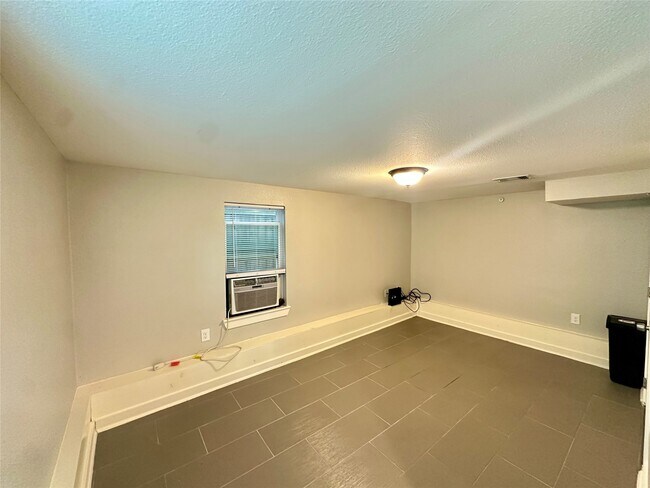 Photo - 1304 Ave N Ursuline St