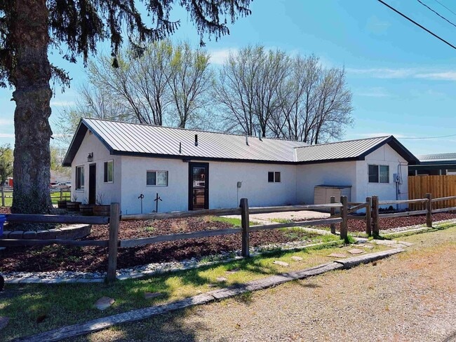 Photo - 800 S 3rd W St