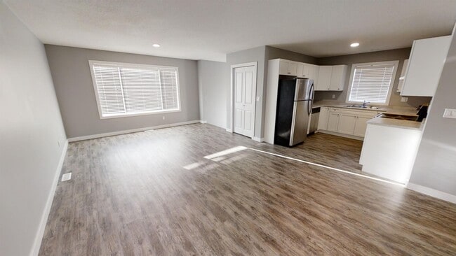 Photo - 9522 A 112 Ave