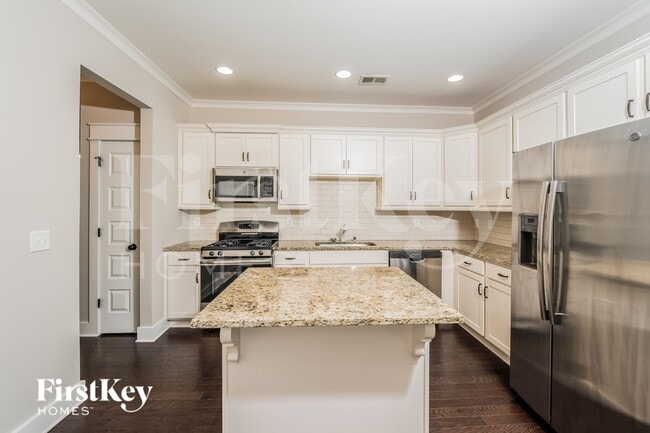 Photo - 1470 Woodridge Pl