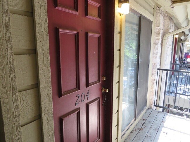 Photo - 708 Graham Pl