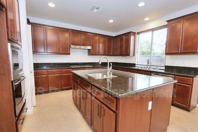 Photo - 208 Blue Pine Ct