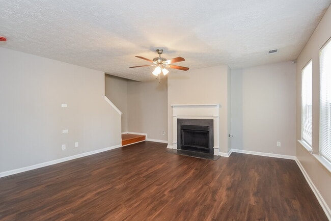 Photo - 41 Creekmoore Ct