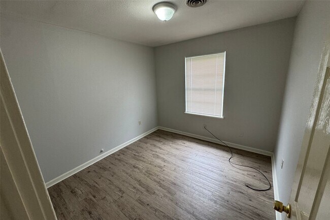 Photo - 5122 Windemere St
