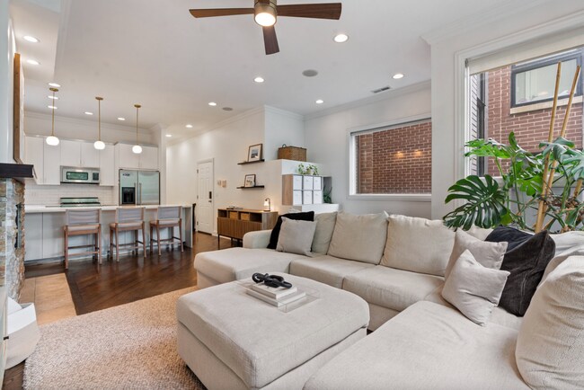 Photo - 1131 W Addison St Unit 2