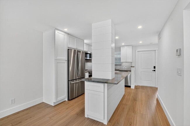 Photo - 769 Jeffery St