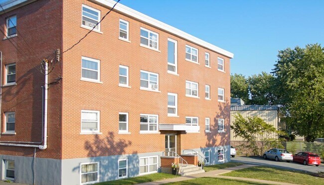 Photo - 3565 Connaught Avenue