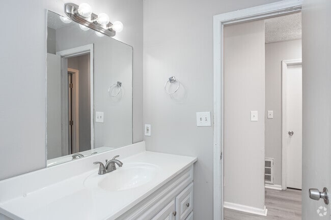 2BR, 1BA - 900SF - Bathroom