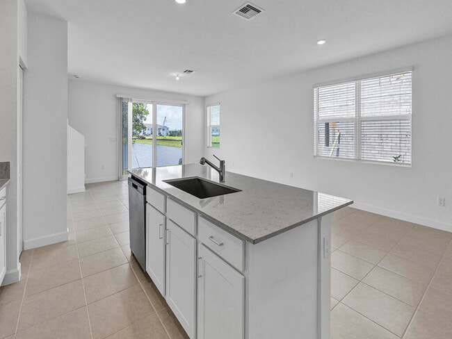 Photo - 380 SE Crossoak Ln
