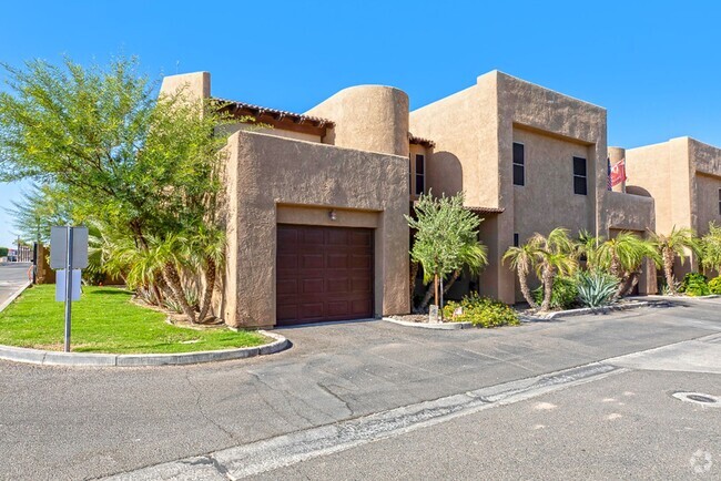 Building Photo - Luxury Townhome in Gated Community - Furni...