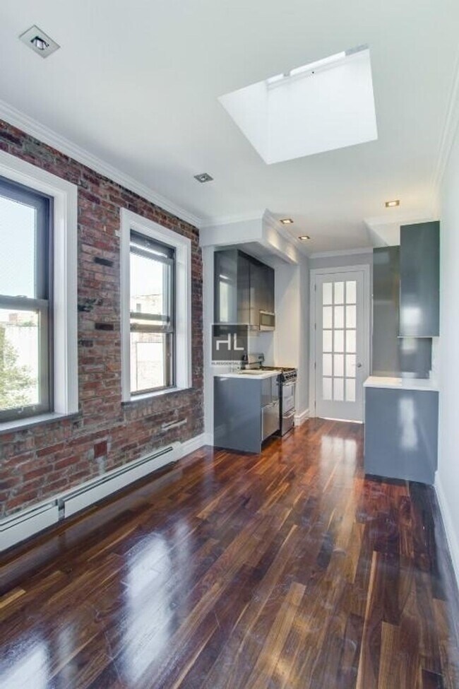 Photo - RIDGE ST. Unit 7