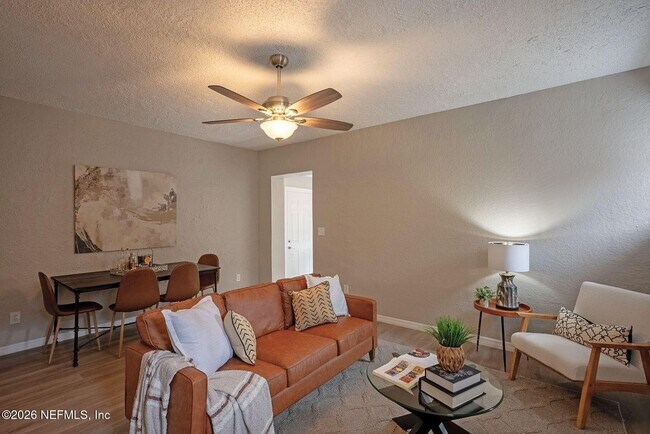 Photo - 325 Alder St