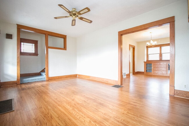 Photo - 902 Dryden Dr