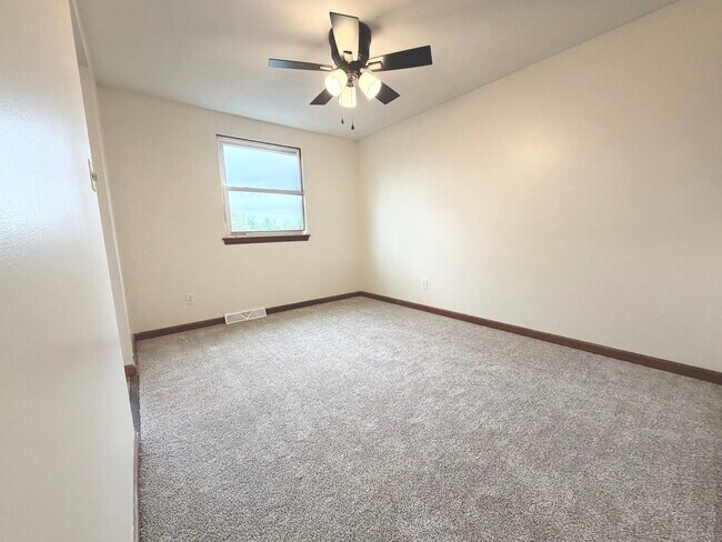 Dining Room - 1328 Dangelo Dr Unit Right