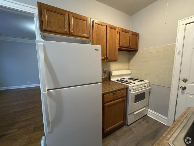 Building Photo - 1 bedroom in Chicago IL 60626 Unit 2W Rental