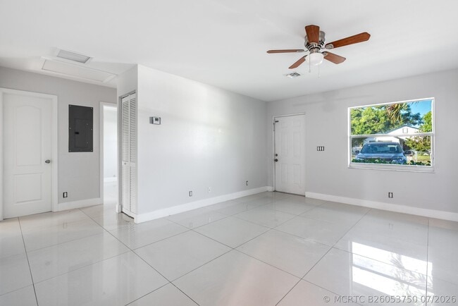 Photo - 220 Perry Ave