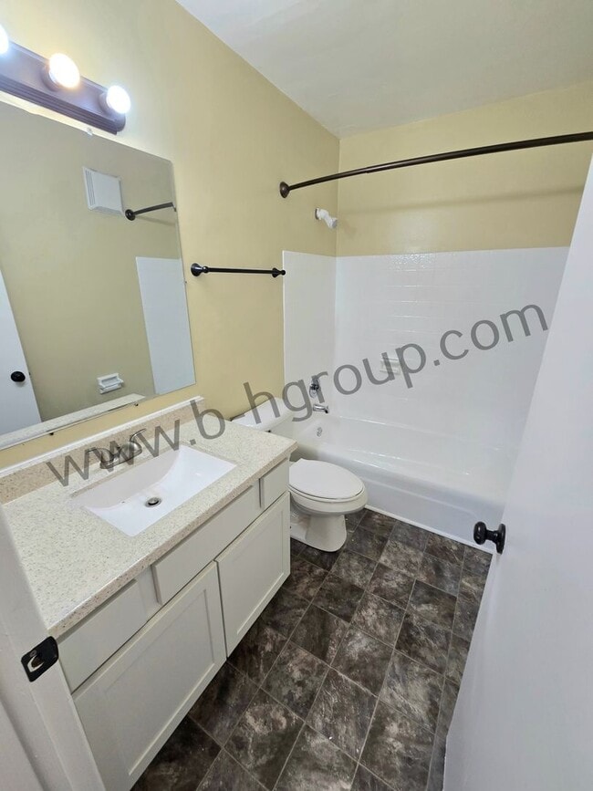 Photo - 8515 32nd Ave Unit Apt 3