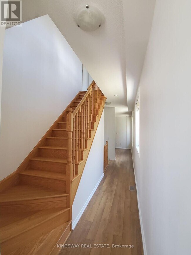 Photo - 593 Remembrance Rd