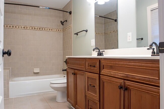 Photo - Townhouse right in Black Mountain availabl...