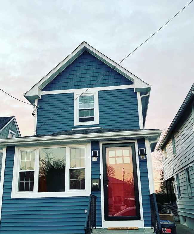 Exterior - 56 Hunnewell Ave House