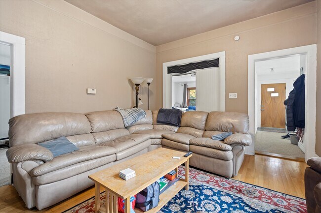 Photo - 3217 N Newhall St Unidad Lower