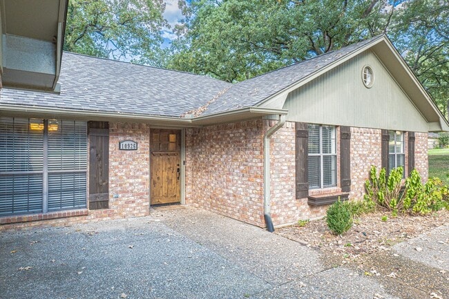 Photo - 10926 Mosswood Dr
