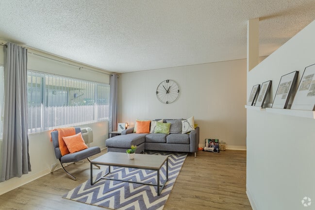 1BR, 1BA - 600 SF - The Spoke