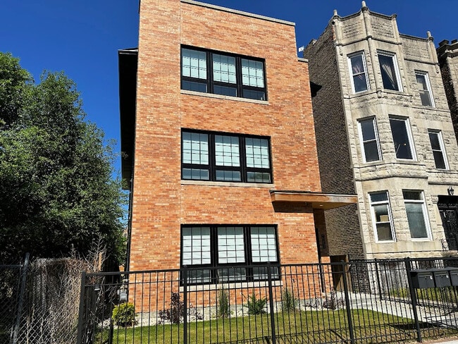 Building Photo - 4420 S Prairie Ave Unit 3