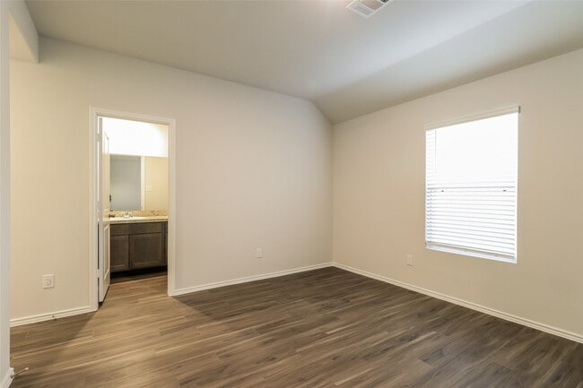 Photo - 2208 Onyx Ln