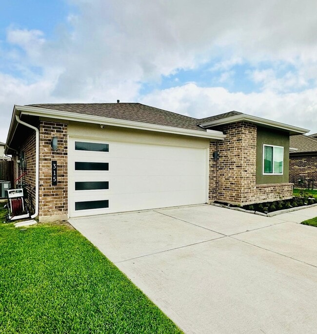 Building Photo - 315 John House Ln