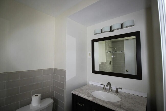 Photo - 14 Dow St Apartments Unit 2