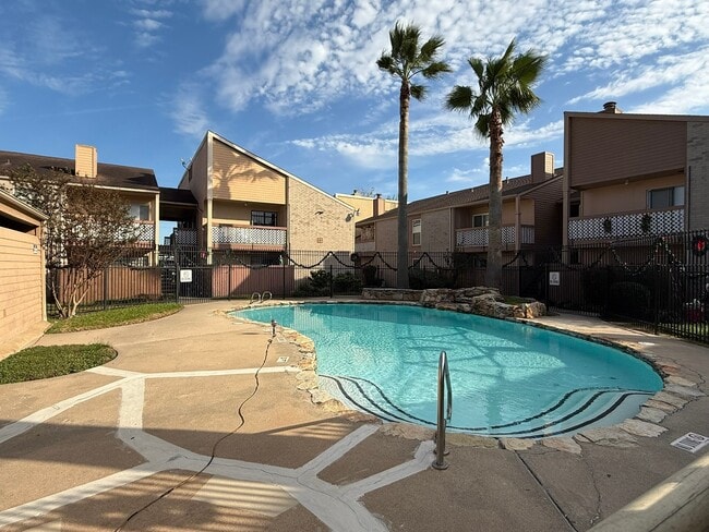 Building Photo - 10203 Forum Park Dr Unit 214 Rental