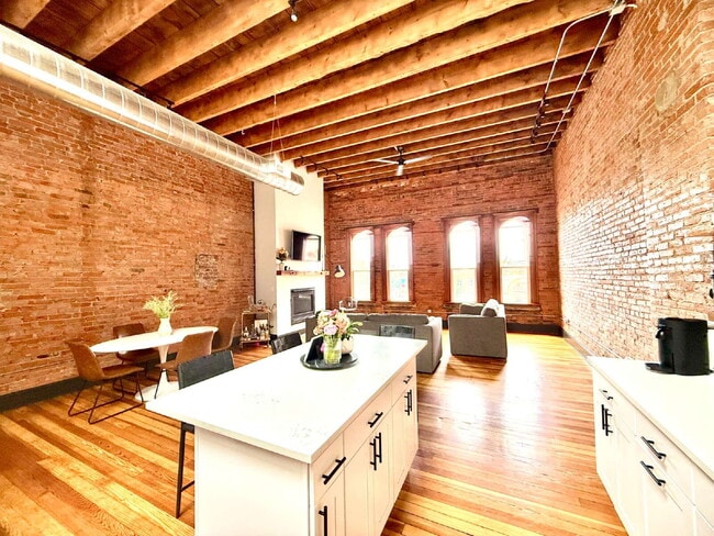 Photo - Beautifully Refinished Historic Downtown Apartment! Unit Apt. 3A