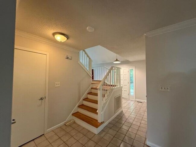 Photo - 314 King George Loop