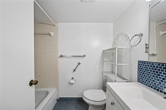 Photo - 5428 Larchmont Ct