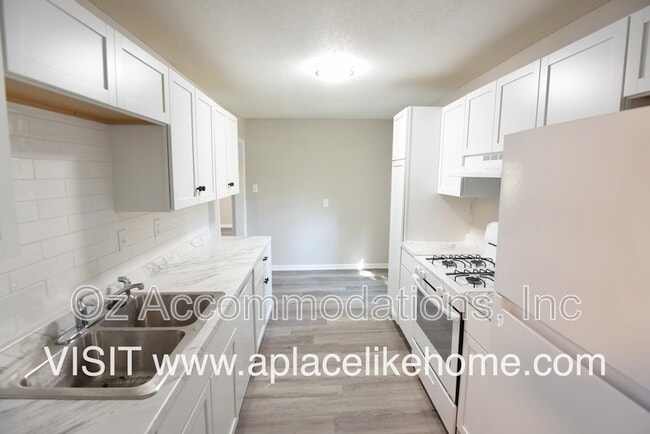 Building Photo - 1514 N Spring St Rental
