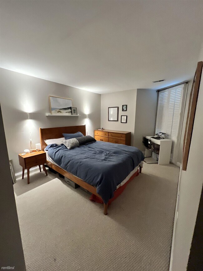 Photo - 2 br, 2 bath Condo - 2036 N Larrabee St