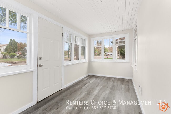 Photo - Pet Friendly, Renovated House Near Downtown Medicine Hat