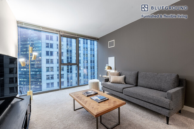 Building Photo - 210 N Wells St Rental