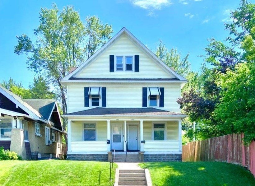 Photo - 850 Thomas Ave W