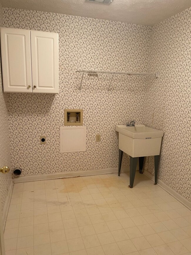 Photo - Single Family - Auburn